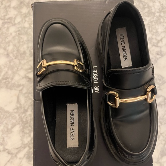 Steve Madden Black & Gold loafers // Size 6 - Picture 2 of 6